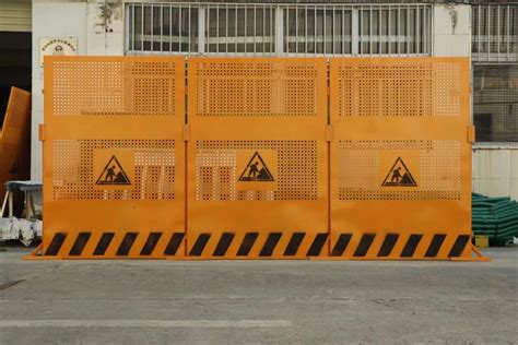 定制施工围挡市政道路工程冲孔百叶租赁黄色工地隔离护栏挡板定做-阿里巴巴