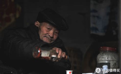 这2个老头：一个烟王，为中国供税千亿！一个酒王，47年喝2吨茅台__财经头条
