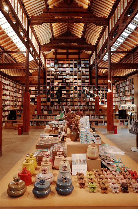 好书店怎么设计？让这家不墨守成规的书店给你答案！
