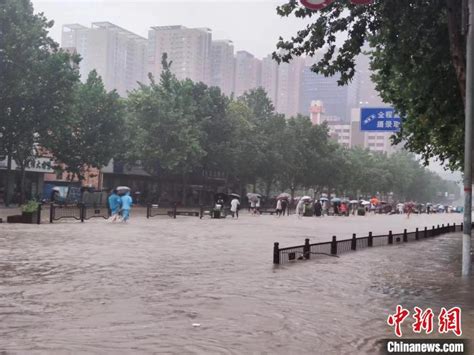 直击河南多地暴雨：洪水淹没小镇 火车被困16小时_凤凰网视频_凤凰网