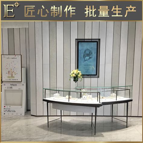 省重点项目惠州四角楼珠宝产业园国际彩宝交易中心开业