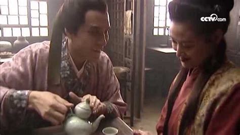 水浒传：西门庆与潘金莲一块喝酒吃饭，趁机对其下手_腾讯视频