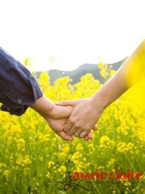 情侣间牵手的6种方式可以揭示的感情状况