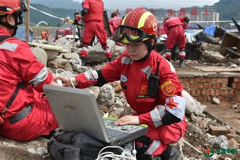 子弟兵全力抗击台风“利奇马” 持续奋战在救援一线 - 中国军网