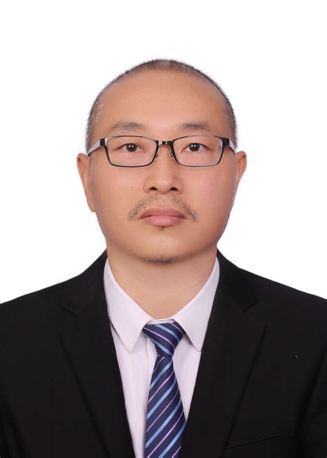 呆板的龚韦华图片