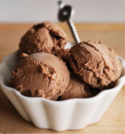 【巧克力冰淇淋】的做法_【图解】【巧克力冰淇淋】怎么做如何做好吃_【巧克力冰淇淋】家常做法大全_糖小饼_豆果美食