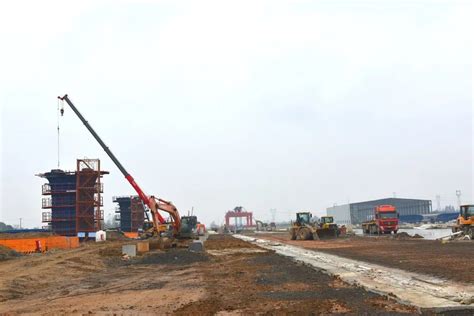 荆州岳阳正修建一条1700亿城际铁路，沿途设13站，2018年底通车