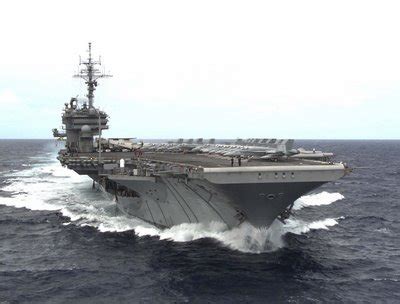 图文：美国海军小鹰号航母部署日本横须贺基地_新浪军事_新浪网