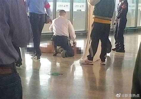 上海虹桥火车站一女子坠楼仍在抢救