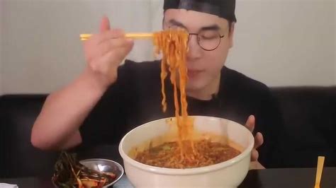 韩国大胃王：吃播donkey吃豆腐、看着很美味啊_腾讯视频
