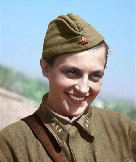 绽放全部美丽的英雄们：莫斯科配色师为卫国战争女兵的黑白照片上色 - 俄罗斯卫星通讯社