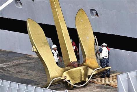 航母的船锚有多重，使用时又该如何收放？|船锚|锚链|重量_新浪新闻