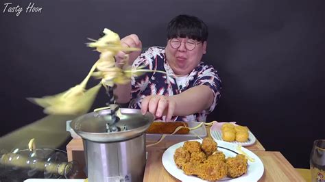 爆笑翻车现场：韩国吃播博主遭芝士“打脸”_凤凰网视频_凤凰网