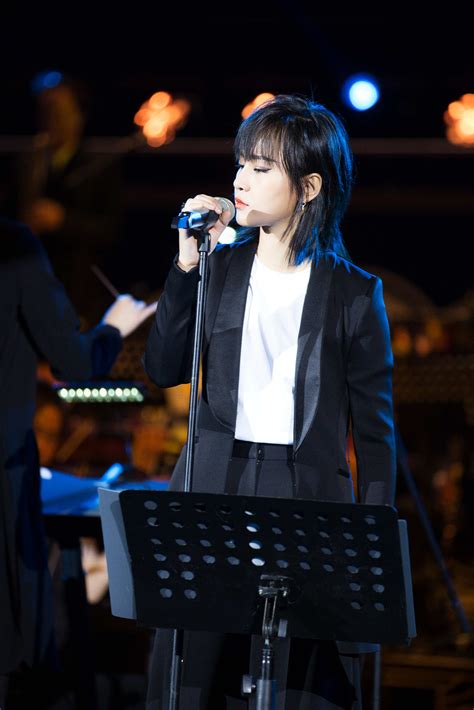 “畅”响“爱的分贝” 周笔畅爱的分贝公益音乐会上海开唱-公益时报网