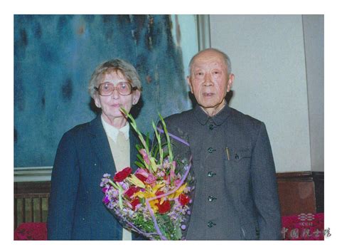 中国固体和半导体物理学奠基人之一物理学家黄昆简介-历史随心看