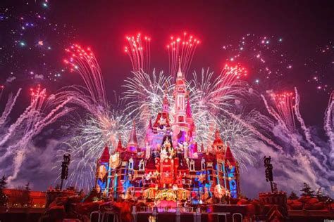 4月8日，上海迪士尼乐园烟花秀上新！开幕版“夜光幻影秀”开启倒计时20天 - 封面新闻