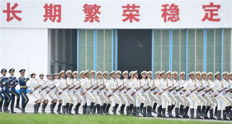 数百名驻港部队官兵出征，开展野外实战化训练_凤凰网视频_凤凰网