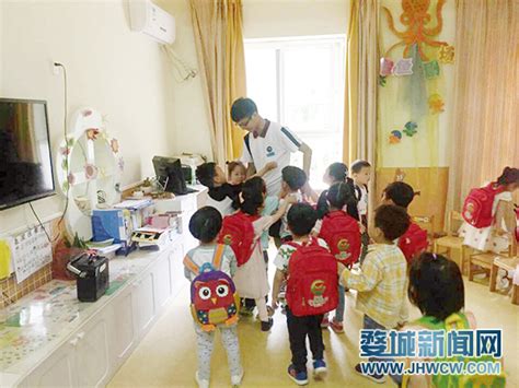 幼儿园里的男教师--江阴日报