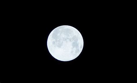 关于月的诗句 描写月亮的古诗唯美_万年历
