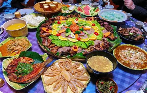 探访怒江美食，怒江傈僳族待客的最高礼遇：傈僳族手抓饭，是很多人来怒江的第一餐