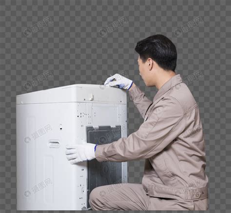 男性维修工人上门检修立式空调机高清图片下载-正版图片502350660-摄图网