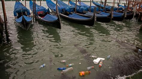 威尼斯宣布进入紧急状态：50多年罕见大潮，淹没85%街道_凤凰网