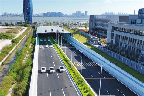“世界级挑战性工程”汕头海湾隧道正式通车--中国中铁报