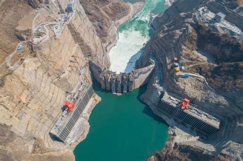 “一带一路”首个大型水电项目下闸蓄水，将为巴铁500万人供电_北京日报网