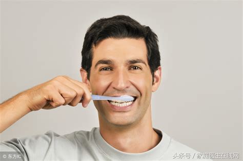 【刷牙出血原因】【图】刷牙出血原因有哪些 教你正确刷牙姿势_伊秀健康|yxlady.com