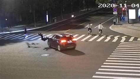 宁波警方通报女子驾车撞死男子后逃逸|逃逸|宁波市|医院_新浪新闻