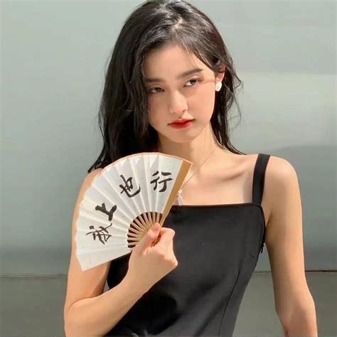 纯欲风甜美女生头像图片