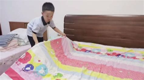 幼儿生活技巧《如何叠被子》 _腾讯视频