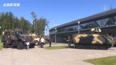 俄媒：俄在公园里展示870多种缴获的乌军装备，包括西方装甲车