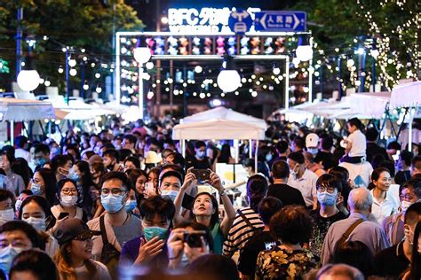 “上海夜生活活力指数”首发，人民广场—外滩区域夜间“最亮”