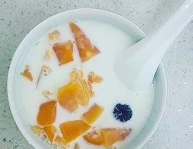 【笨木瓜炖牛奶的做法步骤图，怎么做好吃】山鲁佐德X_下厨房