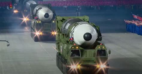 朝鲜25日夜间举行阅兵，洲际导弹高超音速武器亮相_凤凰网资讯_凤凰网