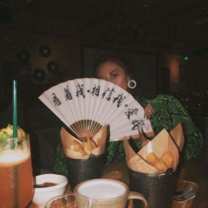 非主流拿扇子的头像