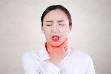 感冒喉咙痛怎么办？别胡乱吃药，这5种方法能够缓解！|消炎|喉咙痛|感冒_新浪新闻