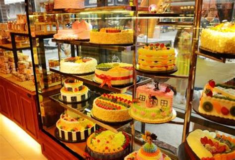 在糕点店买蛋糕的女人照片摄影图片_ID:150406683-Veer图库