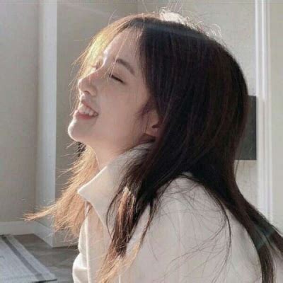 自信温柔女生头像