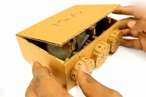 废纸盒手工DIY“太空狼人游戏机”给孩子玩好几天，真是值了！