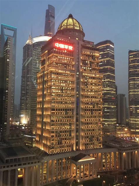 中国工商银行 陆家嘴 浦东 金融区 写字楼 高楼 大厦 上海 城市-罐头图库