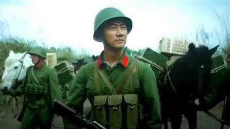 芳华战争片段，让我们看到战争的残酷_腾讯视频