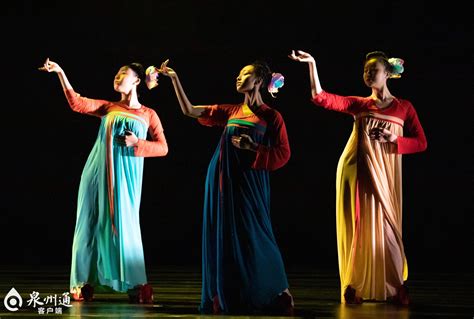 戏剧系、舞蹈系举办“青春无悔梦”文艺晚会 - 部门动态 - 安徽艺术职业学院
