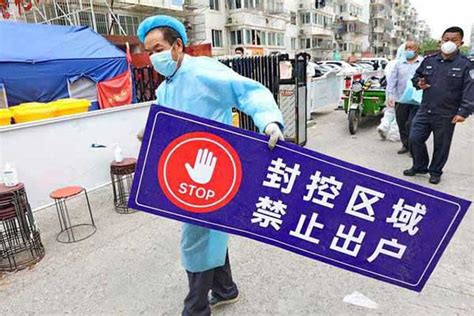 上海疫情2个月，美国小伙第一次出门，实拍上海现状到底如何？