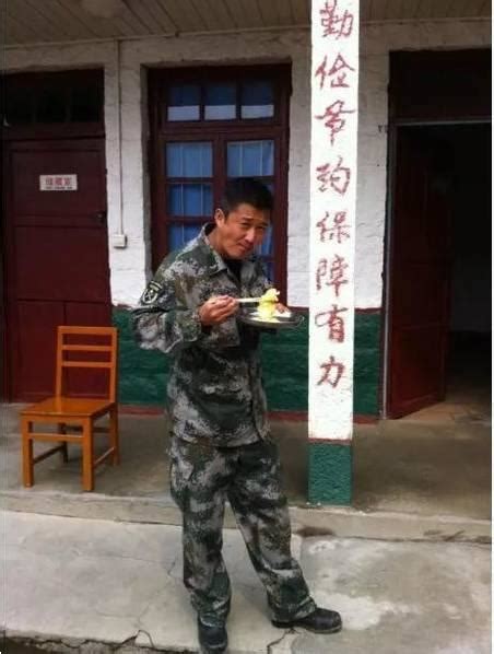 吴京讲述18个月特种兵生活：中国军人打不败_娱乐频道_凤凰网