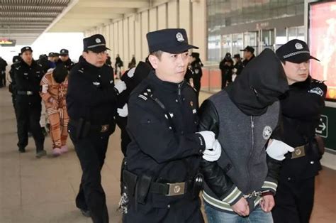 破纪录!河南警方一次性从老挝抓回191名诈骗犯 - 河南一百度