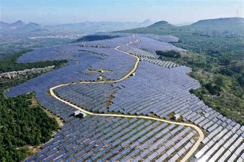 甘肃张掖：航拍戈壁光伏发电站 清洁能源助力碳中和-荔枝网图片