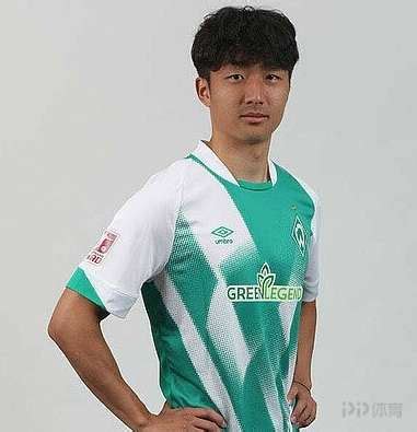 20岁的中国球员李贤成上演不莱梅U23队生涯首秀_PP视频体育频道