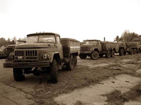 被废弃在距离俄罗斯边境仅32公里的乌克兰哈尔科夫内的400多辆生锈旧|哈尔科夫|坦克|乌克兰_新浪新闻